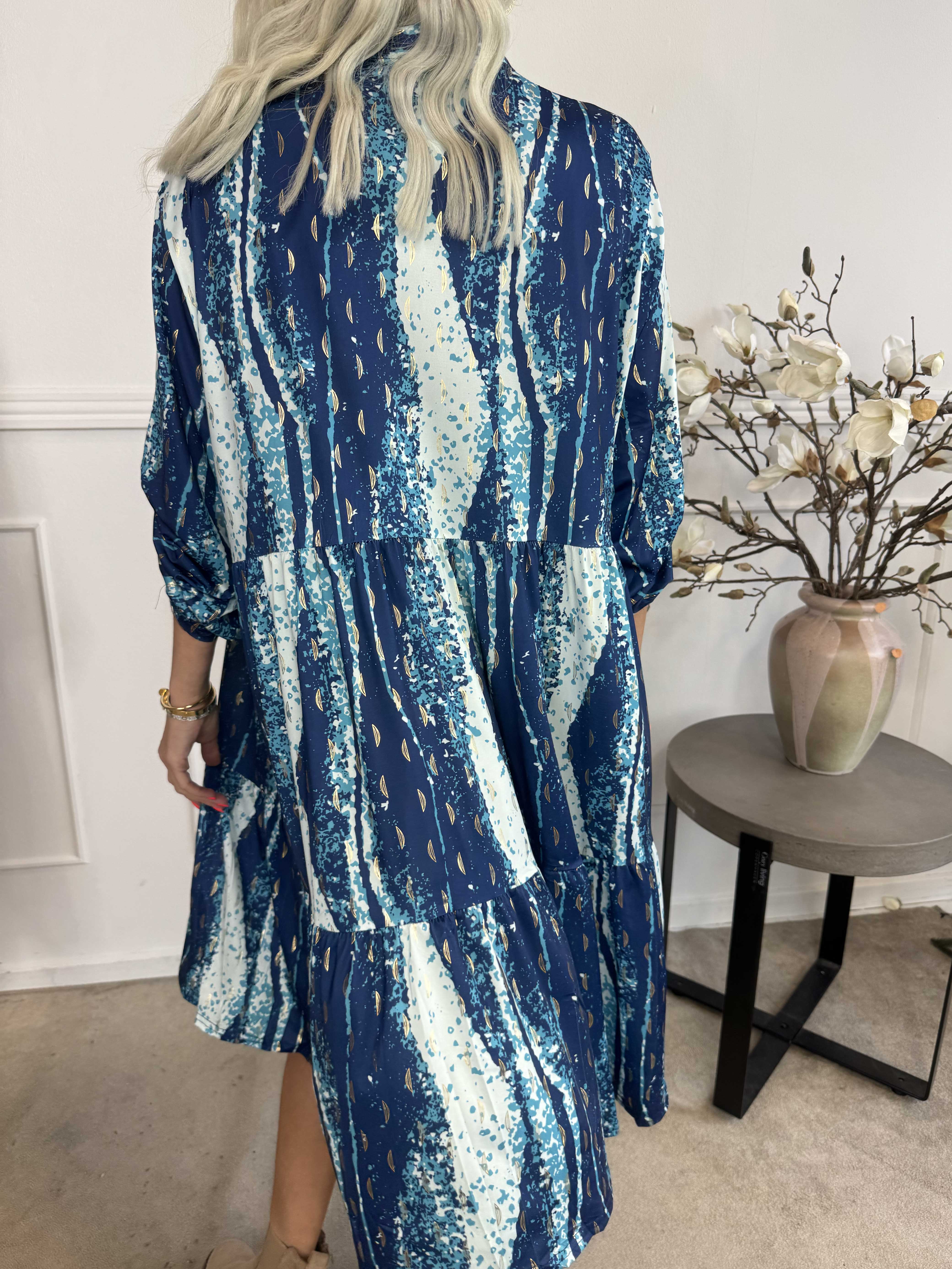 Milano Wave Midi - Klänning med mönster och lager på lager look